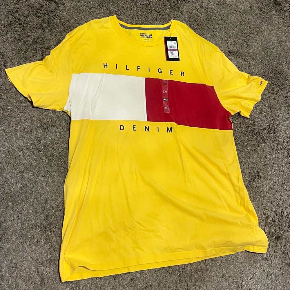 Tommy Hilfiger NWT Men's graphic T-Shirt